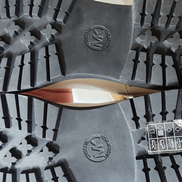 MICHAEL KOR WOMEN SHOE SIZE 9 - Picture 9 of 9